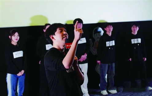 古十八表示,除了声台形表外,即兴喜剧演员更强调团队协作能力